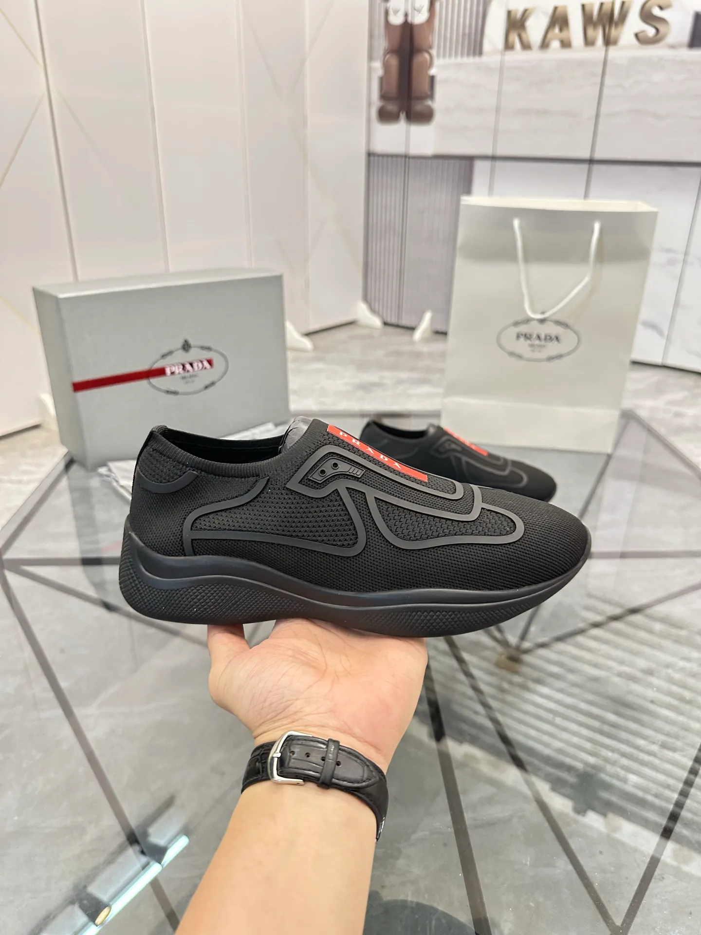 Men's shoes: 💰P460¥ High-end top quality Product trademark: Prada *"Prada*" low-top casual shoes Regular size: 38-45 (can be customized to 46) Product materials: imported original breathable fly knit upper, breathable lining, original outsole. No.: 001